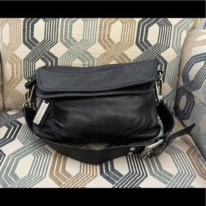 Kenneth Cole black leather purse